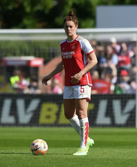 Framed Print : Arsenal vs Aston Villa: Jennifer Beattie's Unwavering Determination in FA Women's Super League Showdown