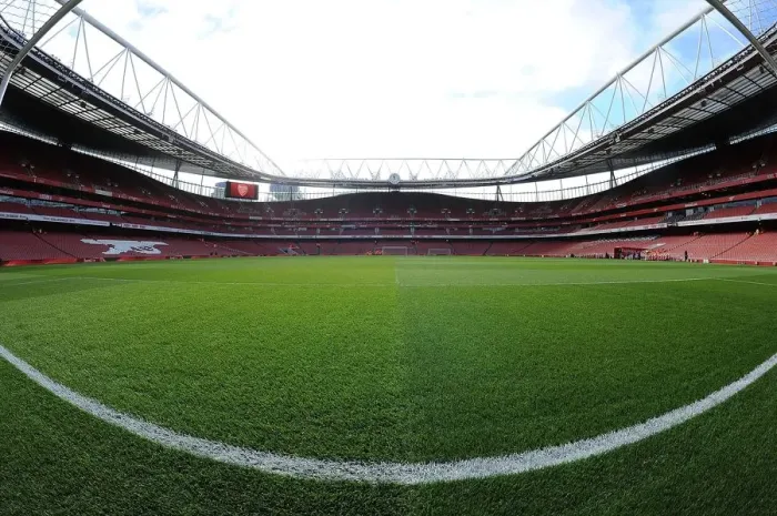 Framed Print : Arsenal vs Aston Villa: Emirates Stadium, Premier League 2014-15 Framed Print : Arsenal vs Aston Villa: Emirates Stadium, Premier League 2014-15