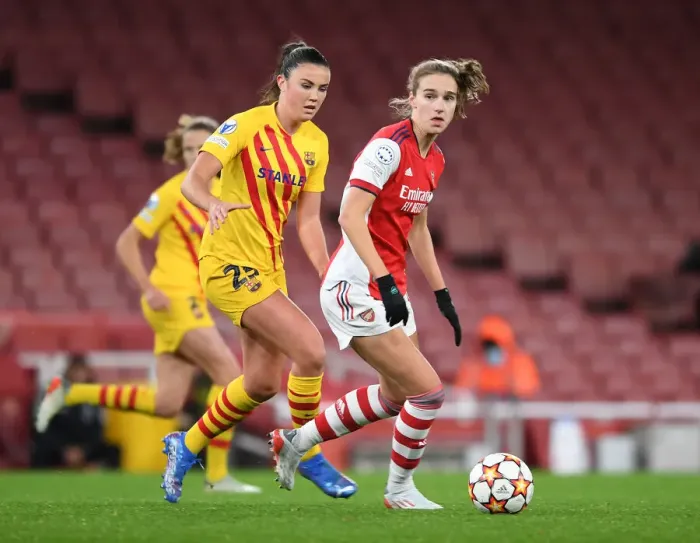 Framed Print : Arsenal vs. Barcelona: Vivianne Miedema Faces Off in UEFA Women's Champions League Clash