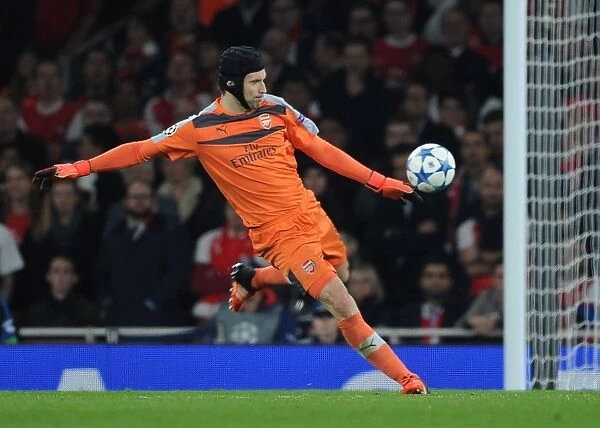 Arsenal vs. Bayern Munich: Petr Cech in Action, UEFA Champions League 2015 / 16