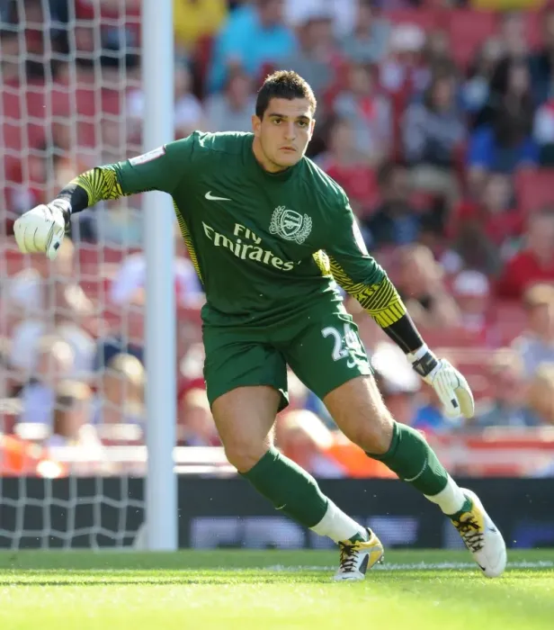 Framed Print : Arsenal vs Boca Juniors: Vito Mannone's Duel at the Emirates Cup - 2:2 Thriller