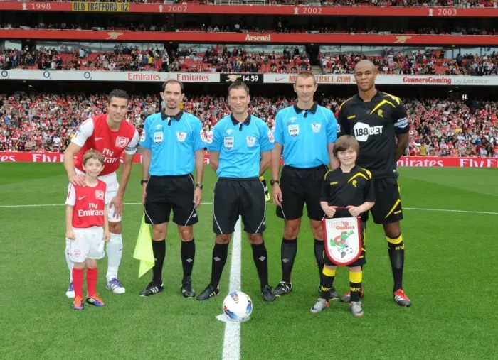 Framed Print : Arsenal vs. Bolton Wanderers: 2011-12 Premier League Showdown - Captains Pre-Match Handshake