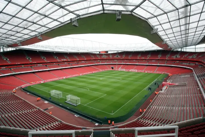 Framed Print : Arsenal vs Bolton Wanderers: FA Cup 4th Round Battle at Emirates Stadium (2007)