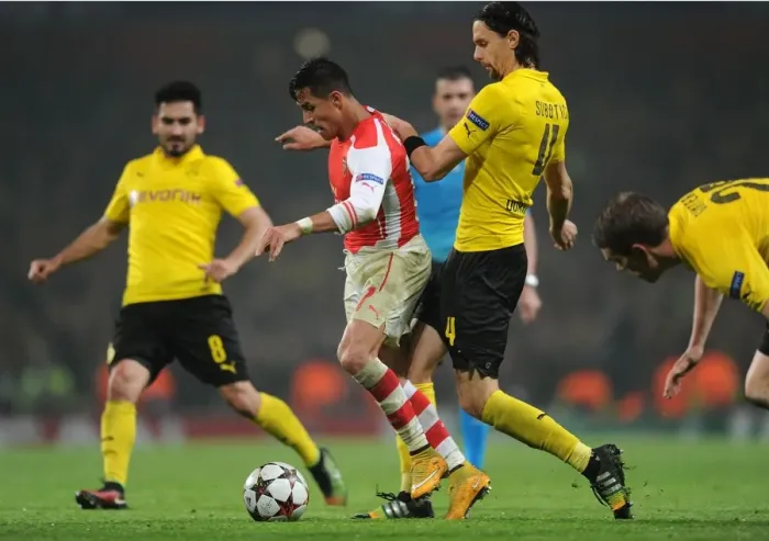 Framed Print : Arsenal vs. Borussia Dortmund: A Champions League Showdown