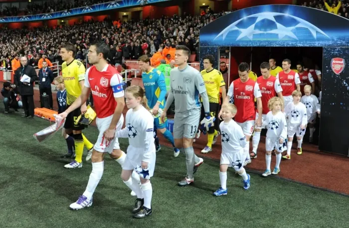 Framed Print : Arsenal vs Borussia Dortmund: Robin van Persie Leads The Gunners in Champions League Clash (2011-12) Framed Print : Arsenal vs Borussia Dortmund: Robin van Persie Leads The Gunners in Champions League Clash (2011-12)