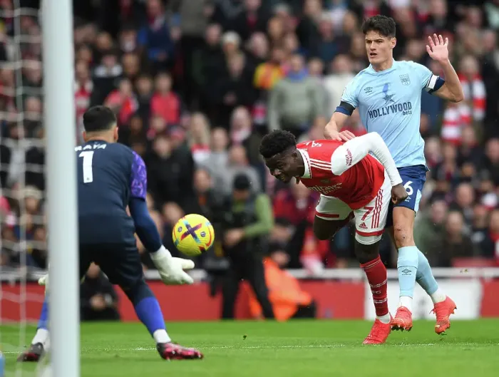 Framed Print : Arsenal vs Brentford: Bukayo Saka Faces Off Against Christian Norgaard in Premier League Clash Framed Print : Arsenal vs Brentford: Bukayo Saka Faces Off Against Christian Norgaard in Premier League Clash