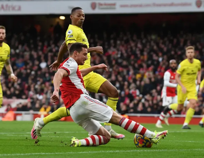 Framed Print : Arsenal vs. Brentford: Intense Battle at Emirates Stadium, February 2022