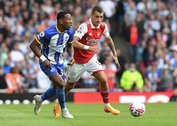 Arsenal vs. Brighton: Jakub Kiwior Closes Down Pervis Estupinan in Intense Premier League Clash (2022-23)