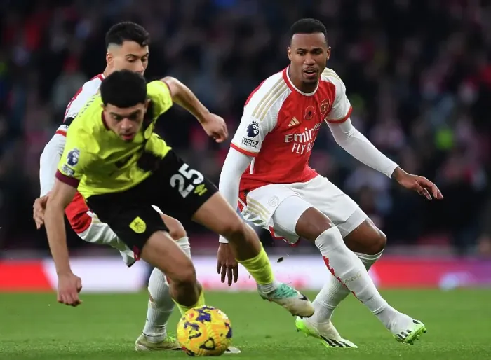 Framed Print : Arsenal vs Burnley: Gabriel's Intense Focus at Emirates Stadium (2023-24) Framed Print : Arsenal vs Burnley: Gabriel's Intense Focus at Emirates Stadium (2023-24)