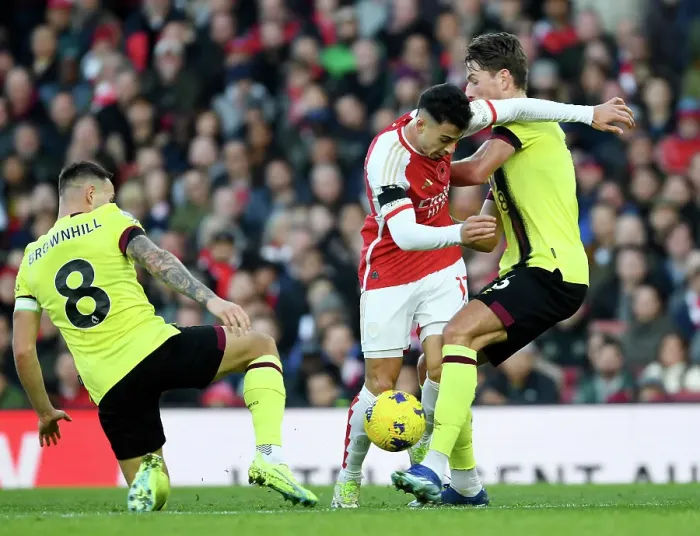 Framed Print : Arsenal vs Burnley: Martinelli Faces Off Against Brownhill and Berge in Intense Premier League Clash (2023-24)