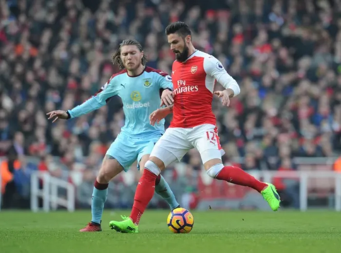 Framed Print : Arsenal vs Burnley: Olivier Giroud vs Jeff Hendrick Battle in Premier League Clash Framed Print : Arsenal vs Burnley: Olivier Giroud vs Jeff Hendrick Battle in Premier League Clash