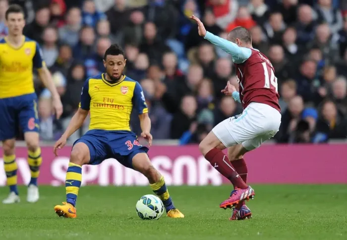 Framed Print : Arsenal vs Burnley: Premier League Battle at Turf Moor (2014 / 15) Framed Print : Arsenal vs Burnley: Premier League Battle at Turf Moor (2014 / 15)