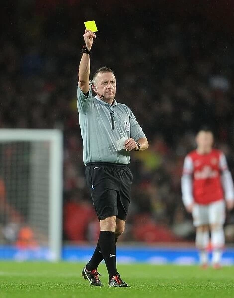 Arsenal vs. Cardiff City: Jon Moss Issues Yellow Cards in Premier League Clash