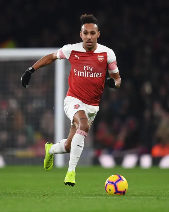 Framed Print : Arsenal vs. Chelsea: Aubameyang Goes Head-to-Head in Premier League Battle