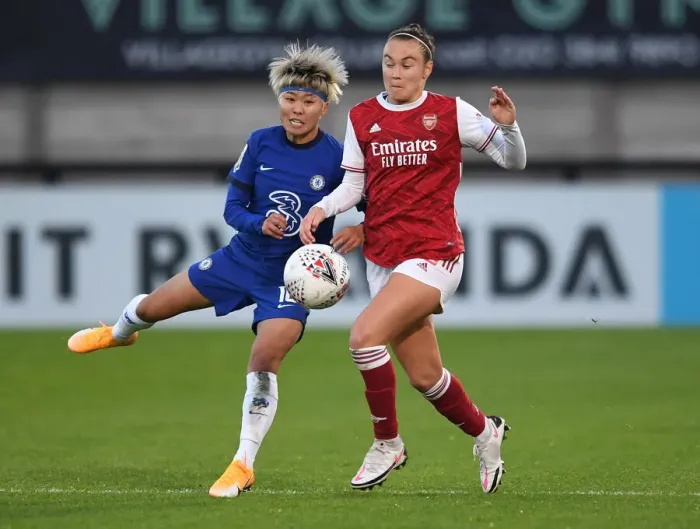 Framed Print : Arsenal vs. Chelsea: A Battle in the FA WSL - Caitlin Foord vs. Ji So-Yun