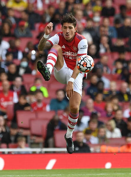 Arsenal vs Chelsea: The Battle of the Minds - Hector Bellerin Focuses at Emirates Stadium