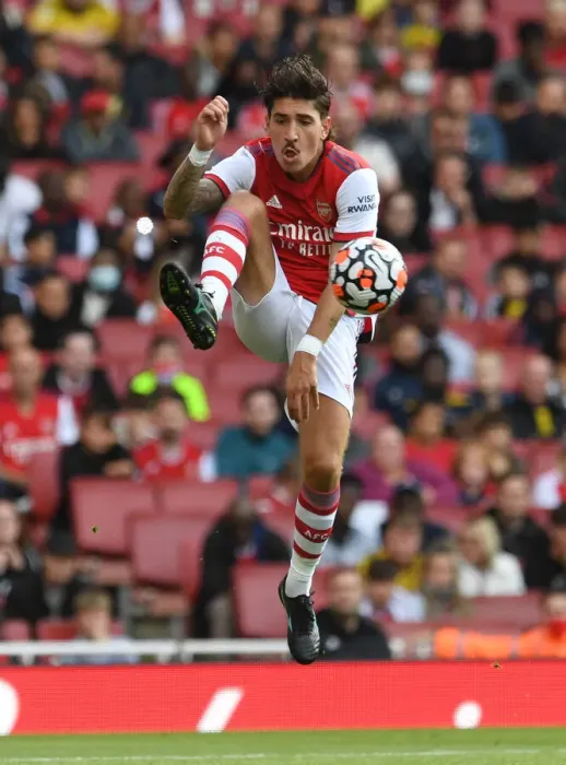 Framed Print : Arsenal vs Chelsea: The Battle of the Minds - Hector Bellerin Focuses at Emirates Stadium