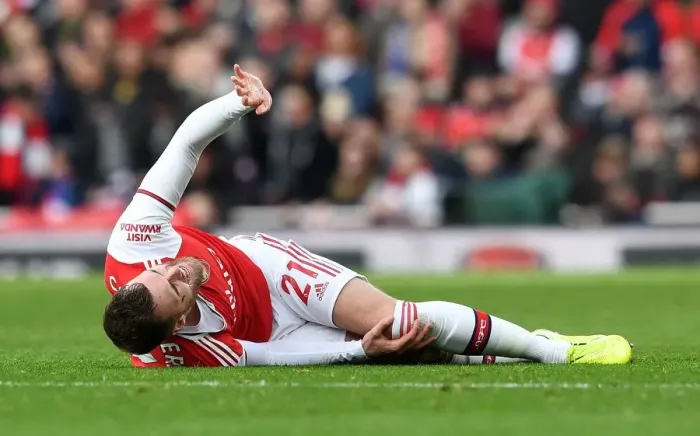 Framed Print : Arsenal vs Chelsea: Calum Chambers Injured in Intense Premier League Clash Framed Print : Arsenal vs Chelsea: Calum Chambers Injured in Intense Premier League Clash