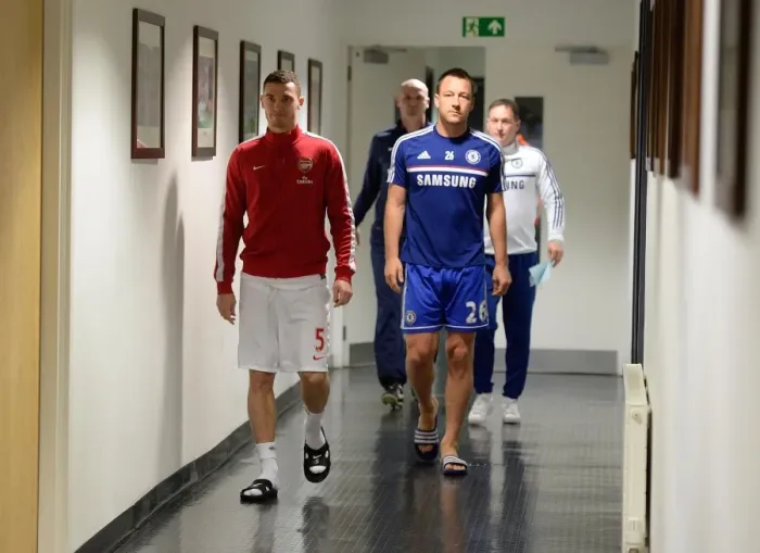 Framed Print : Arsenal vs. Chelsea: Captains Vermaelen and Terry Face Off in Premier League Showdown Framed Print : Arsenal vs. Chelsea: Captains Vermaelen and Terry Face Off in Premier League Showdown