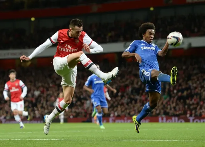 Framed Print : Arsenal vs. Chelsea: Clash of Wings - Jenkinson vs. Willian in the Capital One Cup