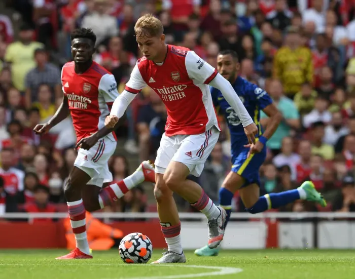 Framed Print : Arsenal vs Chelsea: Emile Smith Rowe in Focus - The Pre-Season Clash at Emirates Stadium