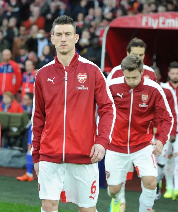 Framed Print : Arsenal vs Chelsea: Koscielny in Action at the Emirates (2015-16) Framed Print : Arsenal vs Chelsea: Koscielny in Action at the Emirates (2015-16)