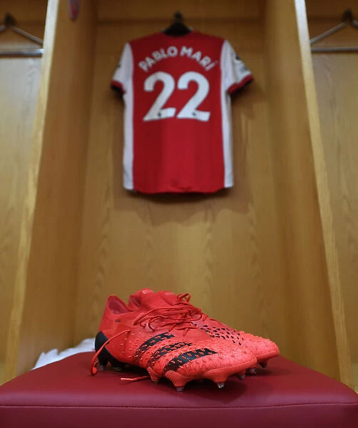 Arsenal vs Chelsea: Pablo Mari's Emotional Moment in Arsenal Changing Room (2021-22)