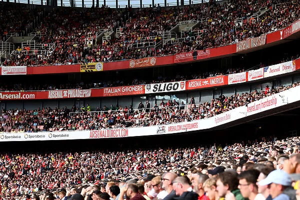 Arsenal vs Chelsea: Passionate Fans Clash at Emirates Stadium, Premier League 2021-22