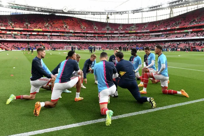Framed Print : Arsenal vs. Chelsea: Premier League Showdown - Gunners Ready for Battle at Emirates Stadium