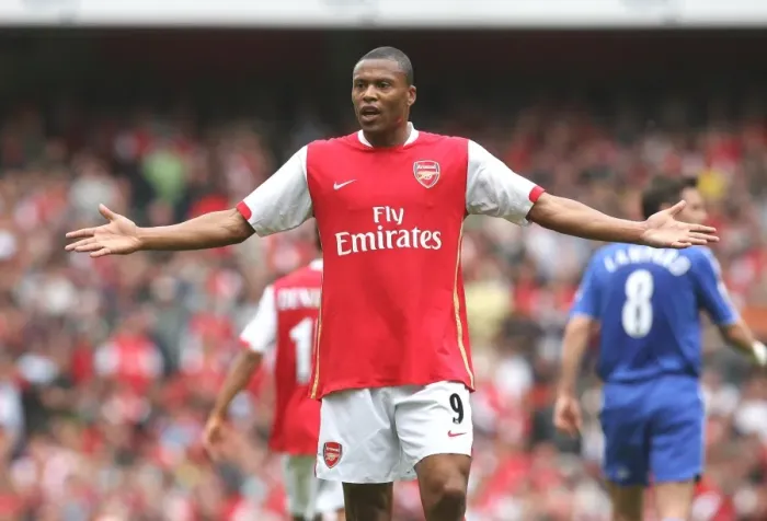 Framed Print : Arsenal vs. Chelsea Showdown: Julio Baptista's Thrilling Performance in the 1:1 FA Premiership Stalemate at Emirates Stadium, 6 / 5 / 07