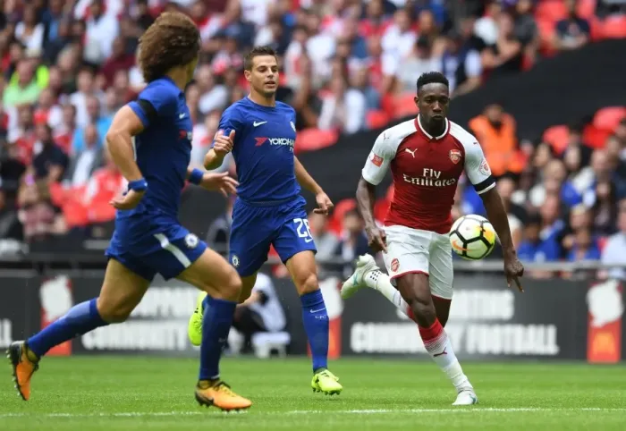 Framed Print : Arsenal vs Chelsea Showdown: Welbeck vs Azpilicueta - FA Community Shield Clash at Wembley Framed Print : Arsenal vs Chelsea Showdown: Welbeck vs Azpilicueta - FA Community Shield Clash at Wembley