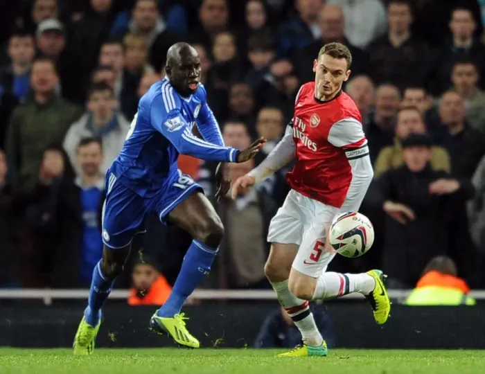 Framed Print : Arsenal vs Chelsea: Vermaelen Outmuscles Ba in Capital One Cup Clash Framed Print : Arsenal vs Chelsea: Vermaelen Outmuscles Ba in Capital One Cup Clash