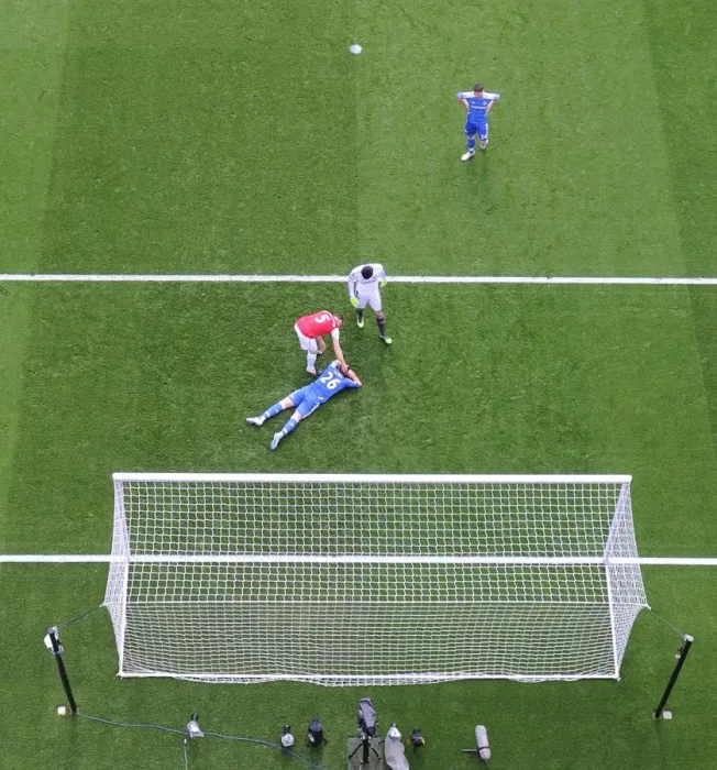 Framed Print : Arsenal vs. Chelsea: Vermaelen Tends to Injured Terry (2011-12)