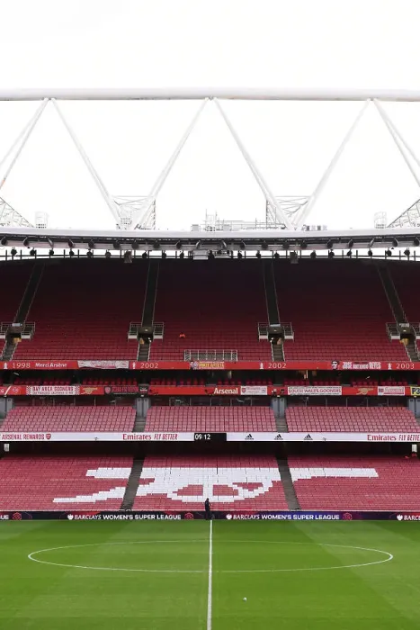 Framed Print : Arsenal vs. Chelsea: Women's Super League Showdown at Emirates Stadium