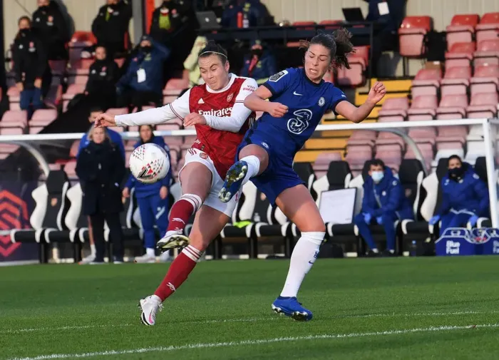 Framed Print : Arsenal vs Chelsea: A WSL Showdown - Foord vs Leupolz: A Battle of Brains and Ability