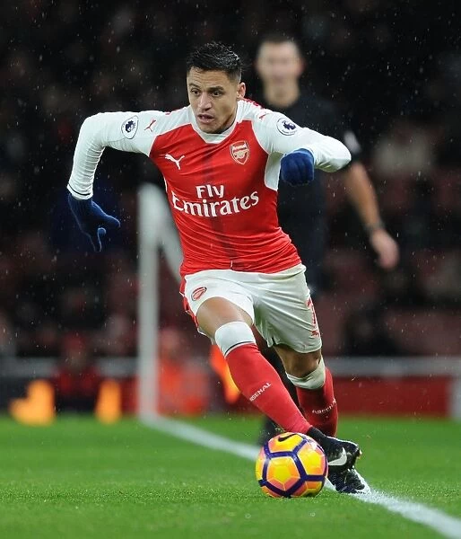Arsenal vs Crystal Palace: Alexis Sanchez in Action at the Emirates Stadium (Premier League 2016-17)