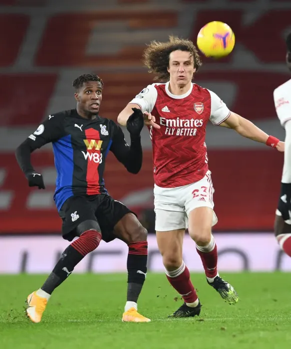 Framed Print : Arsenal vs Crystal Palace: David Luiz vs Wilfred Zaha Clash in Empty Emirates Stadium, Premier League 2020-21