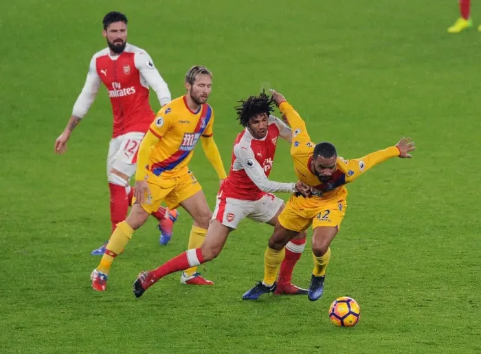 Framed Print : Arsenal vs. Crystal Palace: Elneny vs. Puncheon - Intense Battle in the Premier League