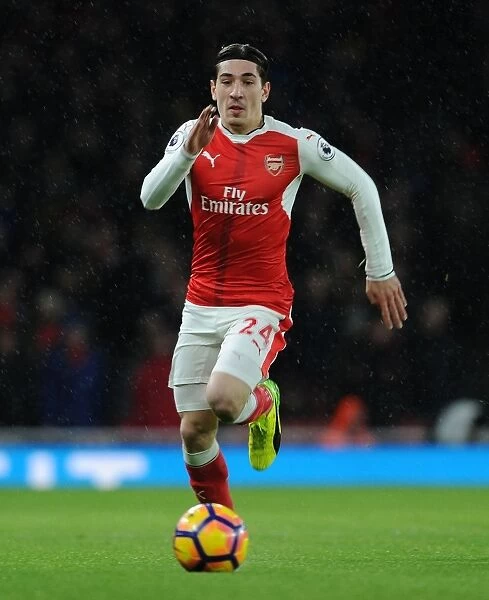 Arsenal vs Crystal Palace: Hector Bellerin in Action at the Emirates Stadium (Premier League 2016-17)