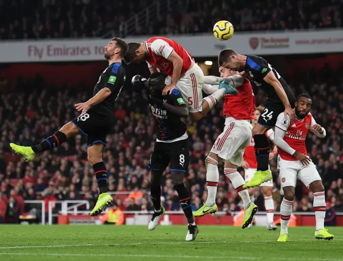 Framed Print : Arsenal vs Crystal Palace: Intense Battle for the Ball Framed Print : Arsenal vs Crystal Palace: Intense Battle for the Ball