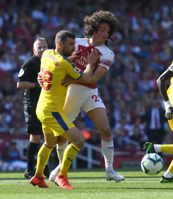 Framed Print : Arsenal vs. Crystal Palace: Intense Battle between Matteo Guendouzi and James McArthur