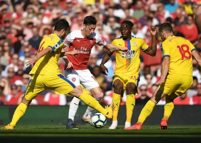 Framed Print : Arsenal vs Crystal Palace: Intense Clash between Ozil and Crystal Palace Defenders