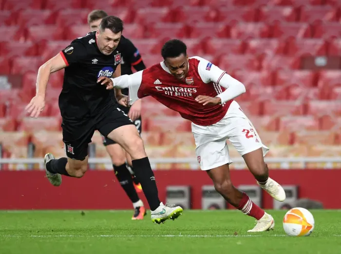 Framed Print : Arsenal vs Dundalk: Joe Willock Clashes with Christopher Shields in Empty Emirates Stadium - UEFA Europa League 2020-21 Framed Print : Arsenal vs Dundalk: Joe Willock Clashes with Christopher Shields in Empty Emirates Stadium - UEFA Europa League 2020-21