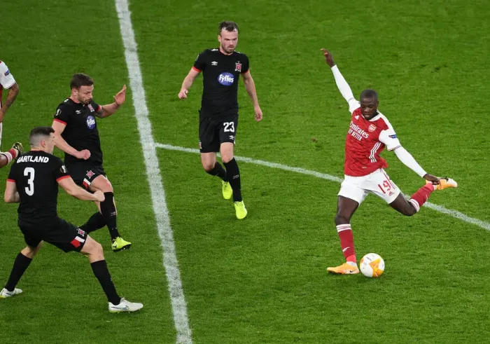 Framed Print : Arsenal vs Dundalk: Pepe Faces Tough Defense in Empty Emirates Stadium, UEFA Europa League 2020-21