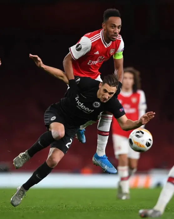 Framed Print : Arsenal vs Eintracht Frankfurt: Aubameyang Faces Off in Europa League Clash