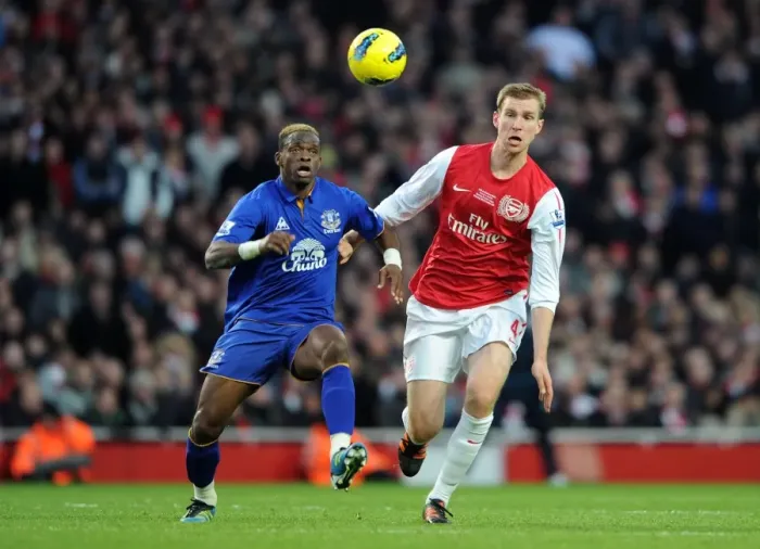 Framed Print : Arsenal vs. Everton: Per Mertesacker vs. Louis Saha in Intense Premier League Clash
