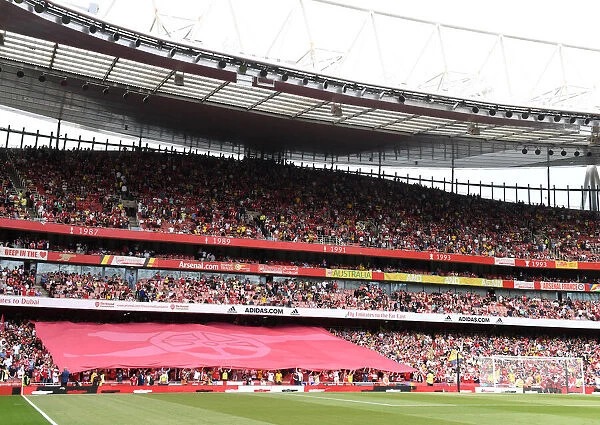 Arsenal vs. Everton: Passionate Arsenal Fans Gather Before Premier League Showdown at Emirates Stadium