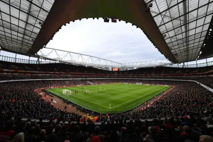 Framed Print : Arsenal vs Everton: Premier League Clash at Emirates Stadium