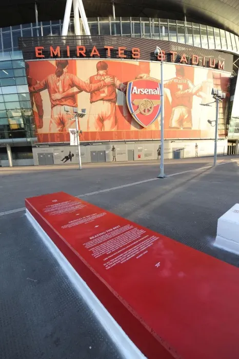 Framed Print : Arsenal vs. Everton: Premier League Clash at Emirates Stadium (December 2011) Framed Print : Arsenal vs. Everton: Premier League Clash at Emirates Stadium (December 2011)