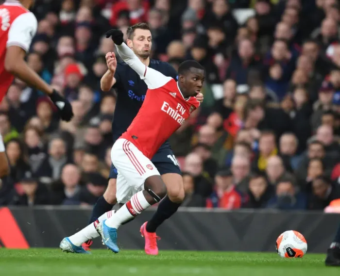 Framed Print : Arsenal vs Everton: Premier League Showdown at Emirates Stadium